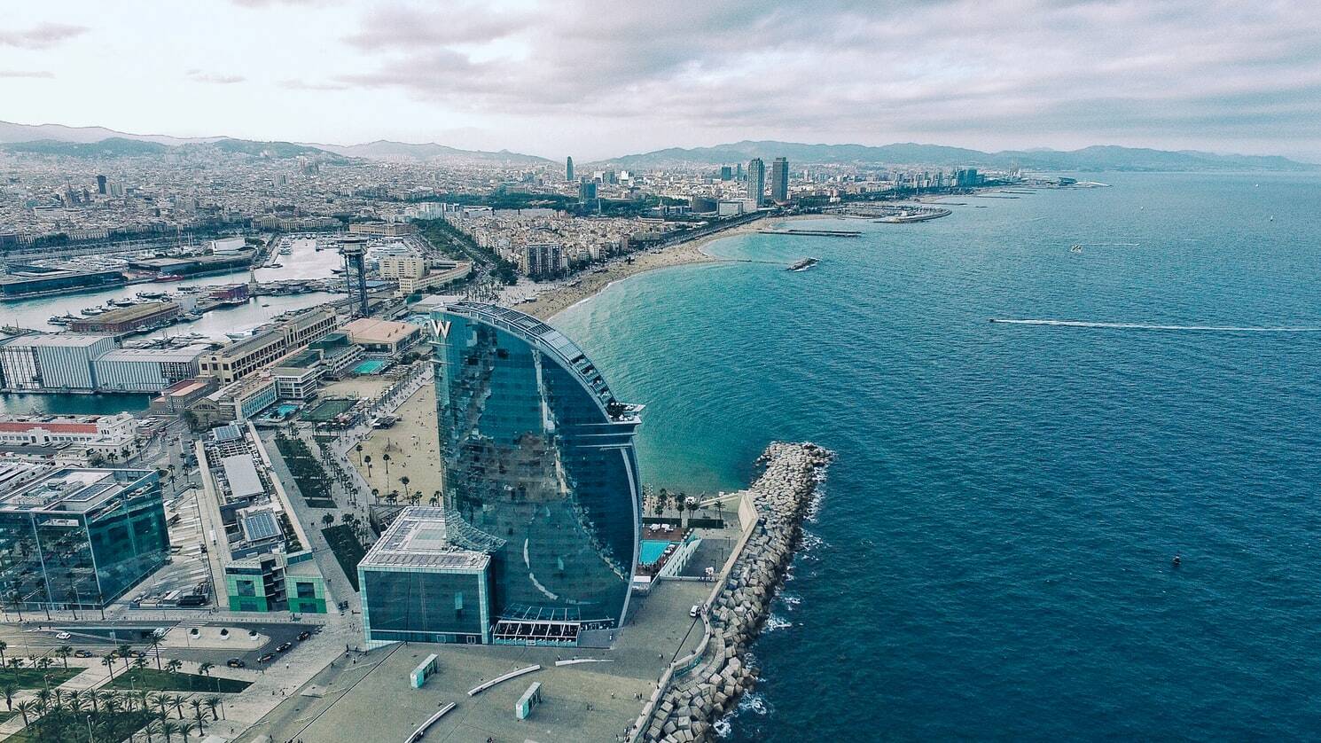 Barcelona Travel Guide by Locals